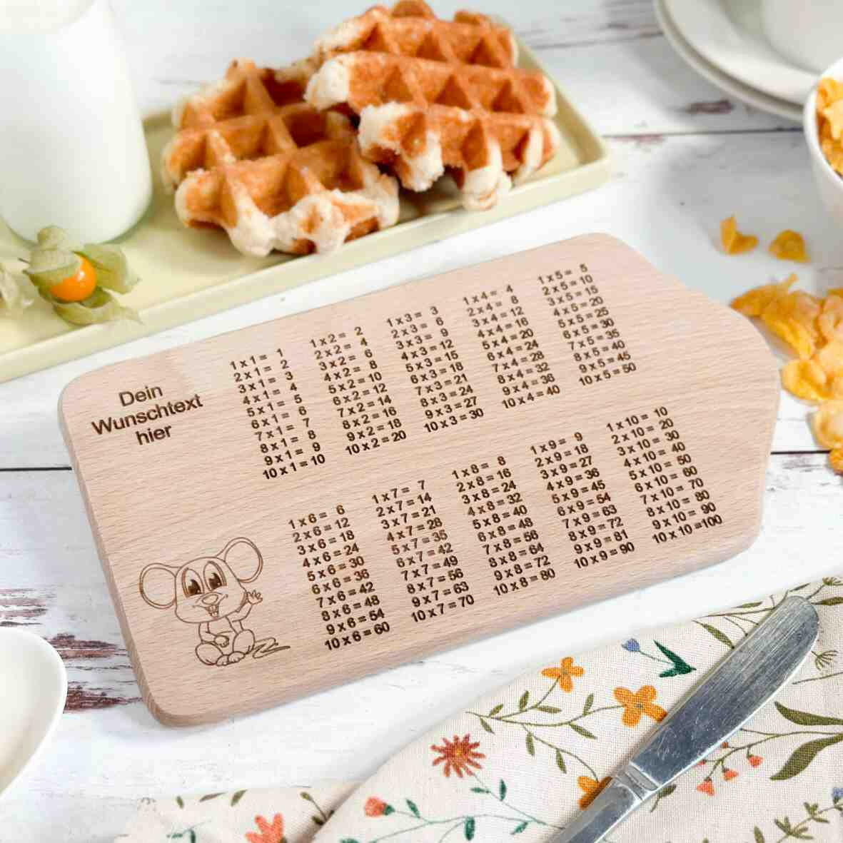 Personalisiertes Frühstücksbrettchen 1x1 Schulkind Kapellenform (4).