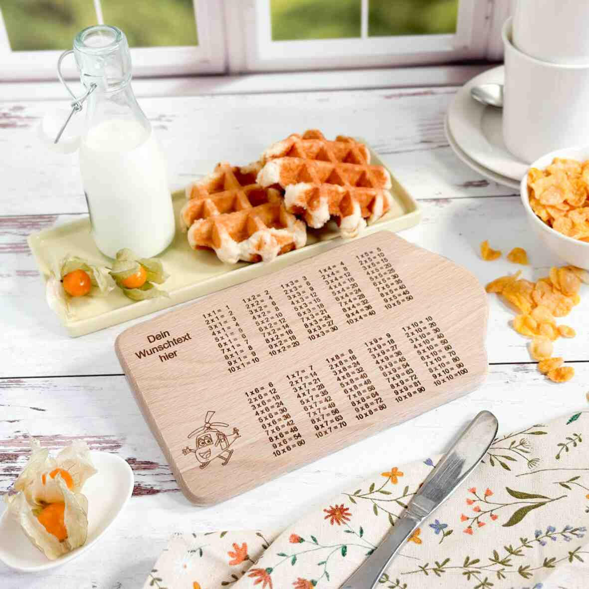 Personalisiertes Frühstücksbrettchen 1x1 Schulkind Kapellenform (4).