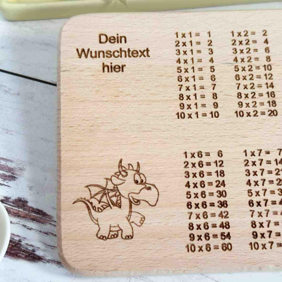 Personalisiertes Frühstücksbrettchen 1x1 Schulkind Kapellenform (4).