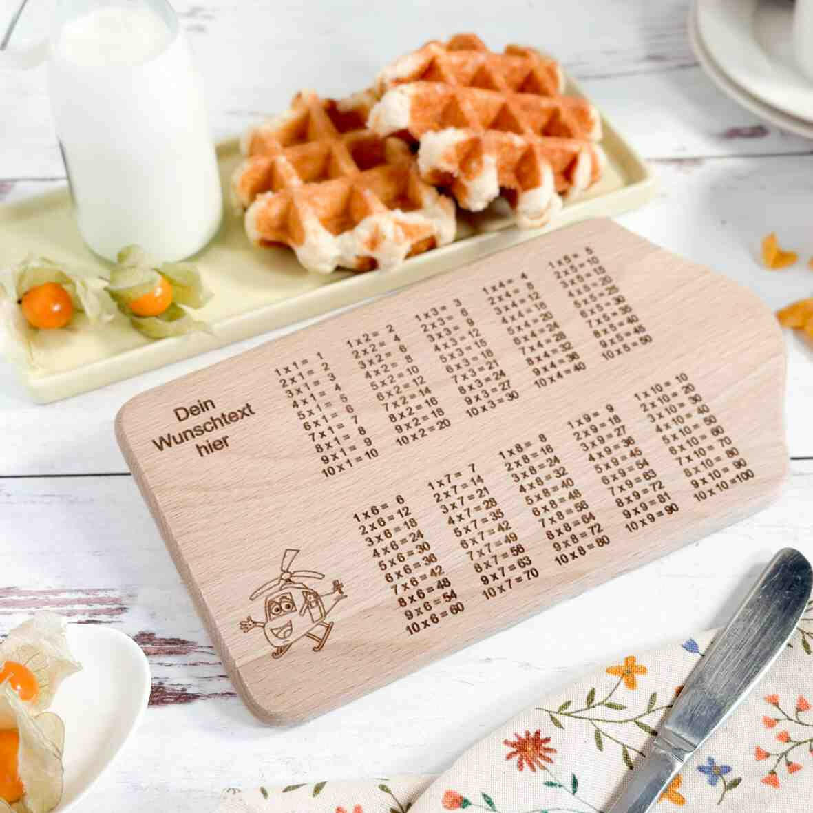 Personalisiertes Frühstücksbrettchen 1x1 Schulkind Kapellenform (4).