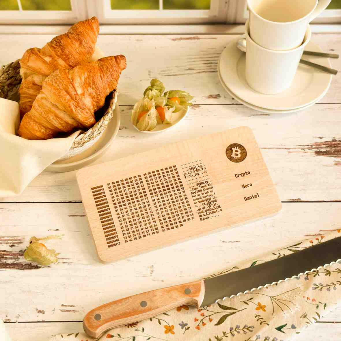 Personalisiertes Frühstücksbrettchen Bitcoin Genesis Block.