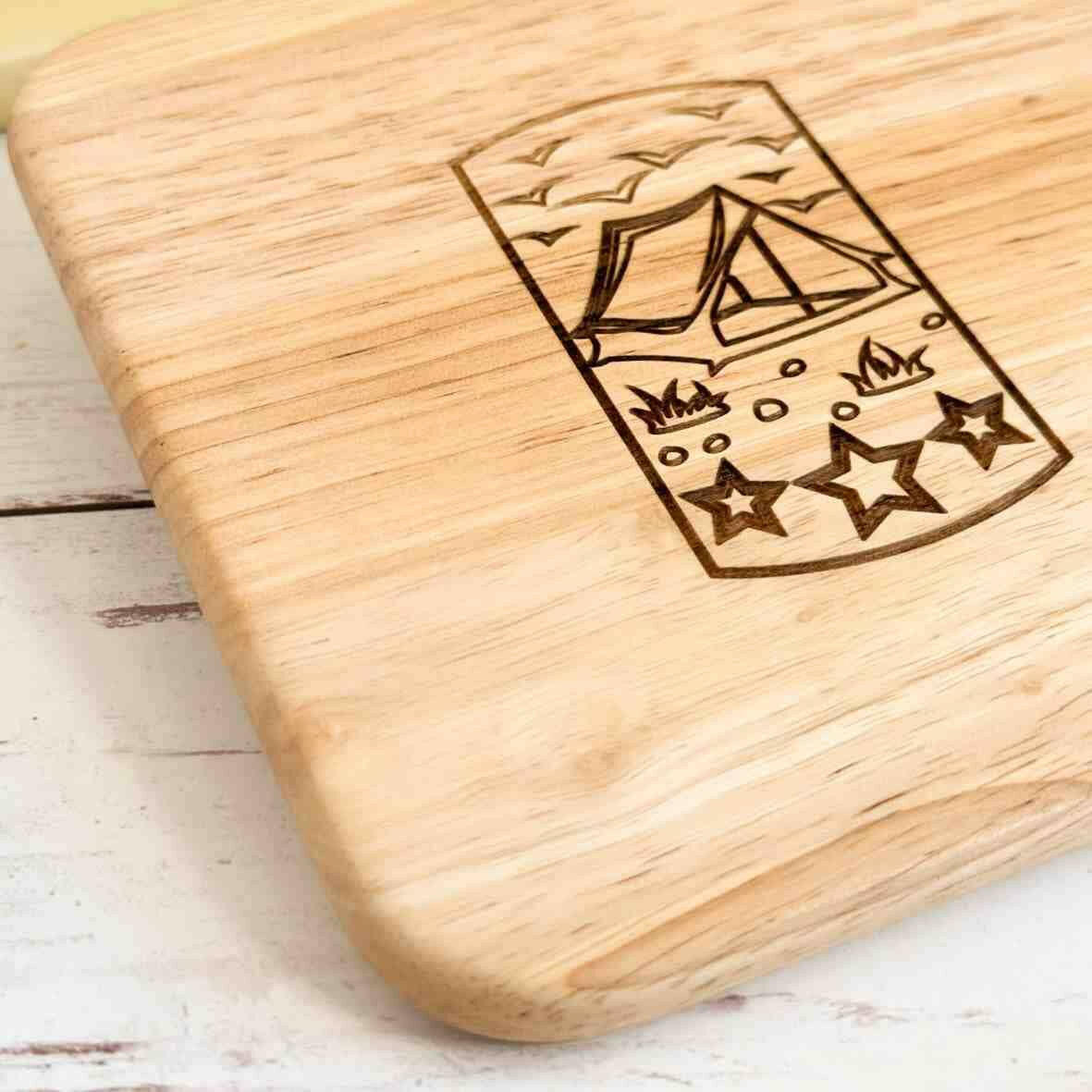 Personalisiertes Frühstücksbrettchen Camping (2).