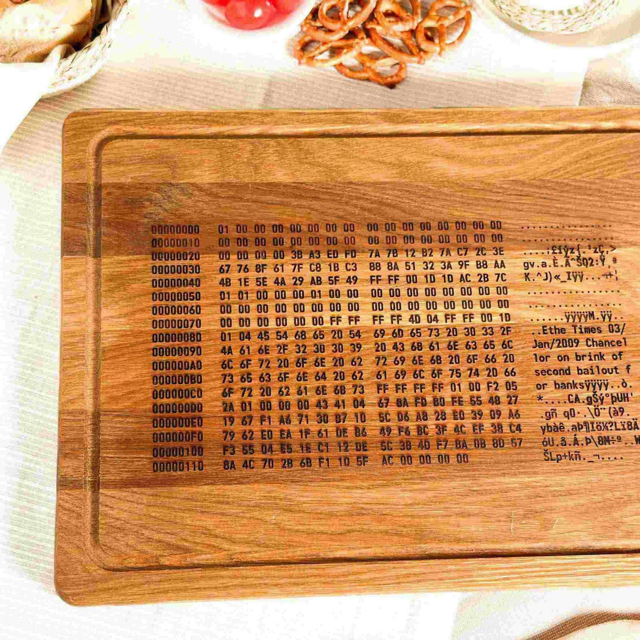Personalisiertes Schneidebrett Eiche Bitcoin Genesis Block.