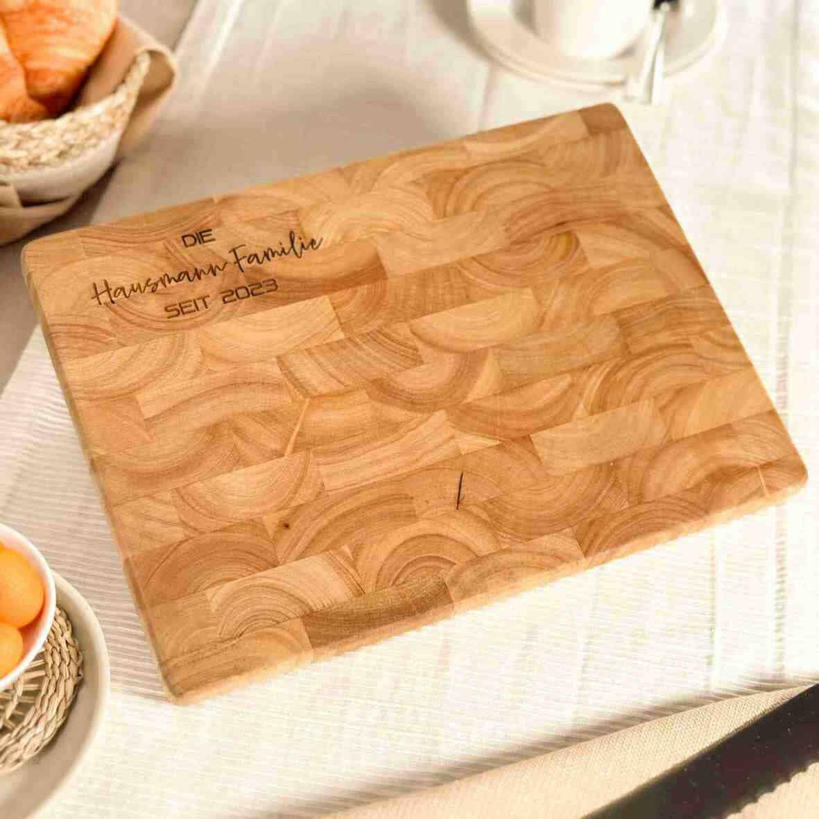 Personalisiertes Schneidebrett Stirnholz Familie zur Hochzeit.