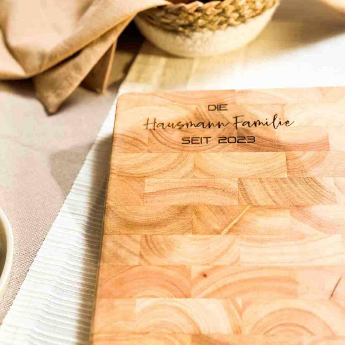 Personalisiertes Schneidebrett Stirnholz Familie zur Hochzeit.