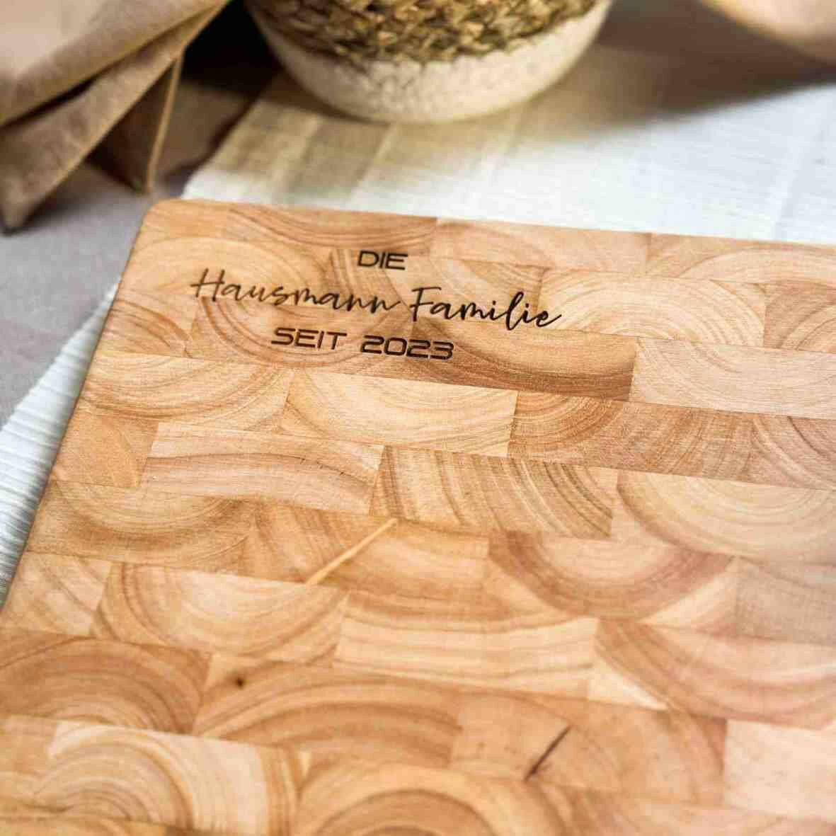Personalisiertes Schneidebrett Stirnholz Familie zur Hochzeit.