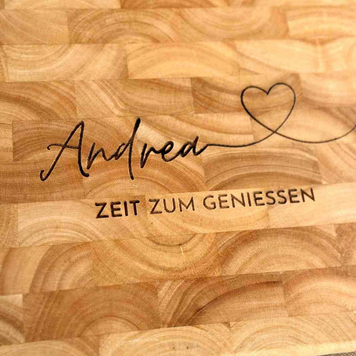 Personalisiertes Schneidebrett Stirnholz Name Herz Spruch.