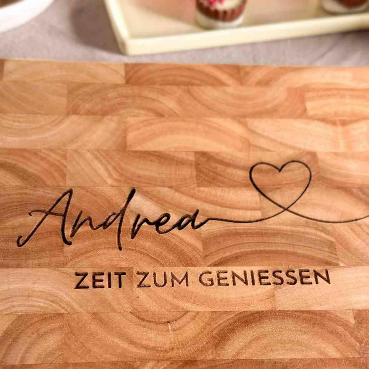 Personalisiertes Schneidebrett Stirnholz Name Herz Spruch.
