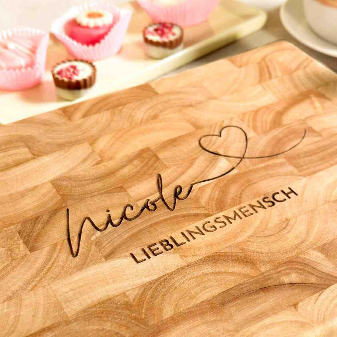 Personalisiertes Schneidebrett Stirnholz Name Herz Spruch.