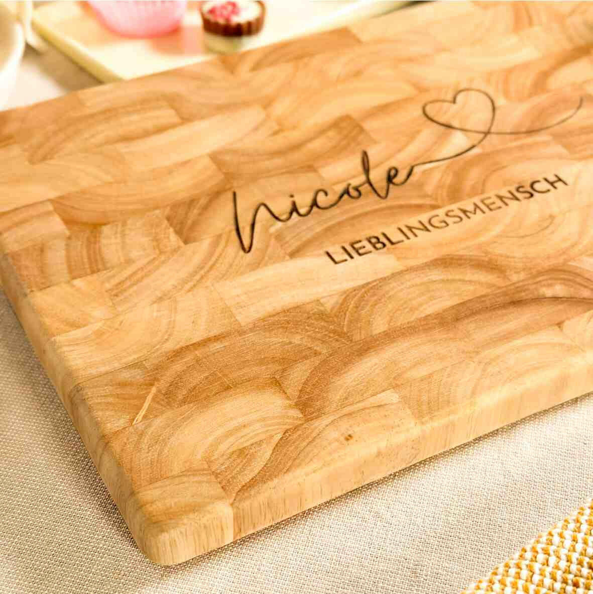 Personalisiertes Schneidebrett Stirnholz Name Herz Spruch.
