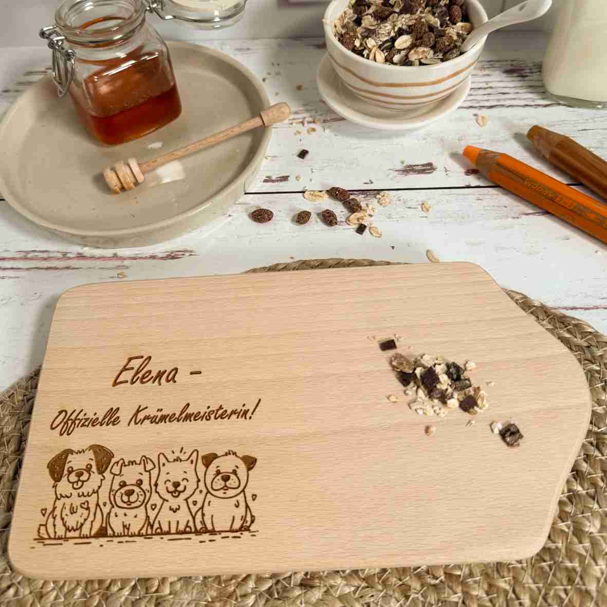 Personalisiertes Frühstücksbrettchen Hund aus Buchenholz mit Name