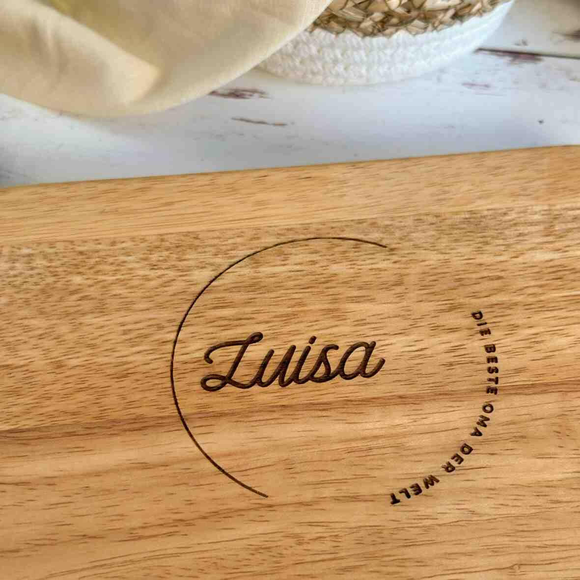 Personalisiertes Frühstücksbrettchen mit Name Kreis Spruch.