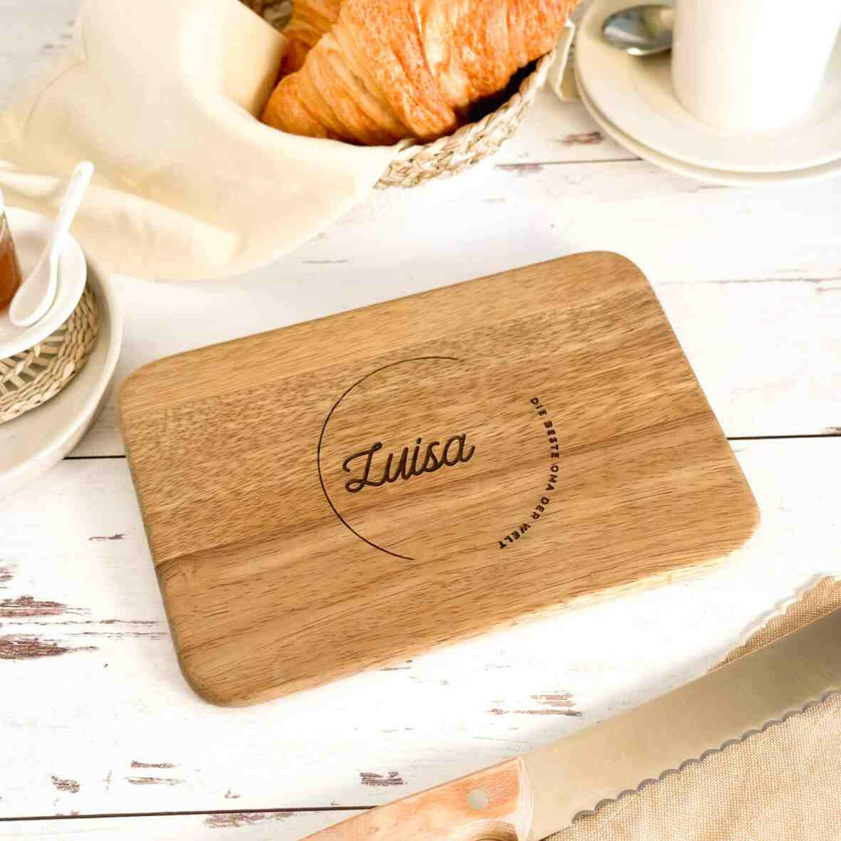 Personalisiertes Frühstücksbrettchen mit Name Kreis Spruch.