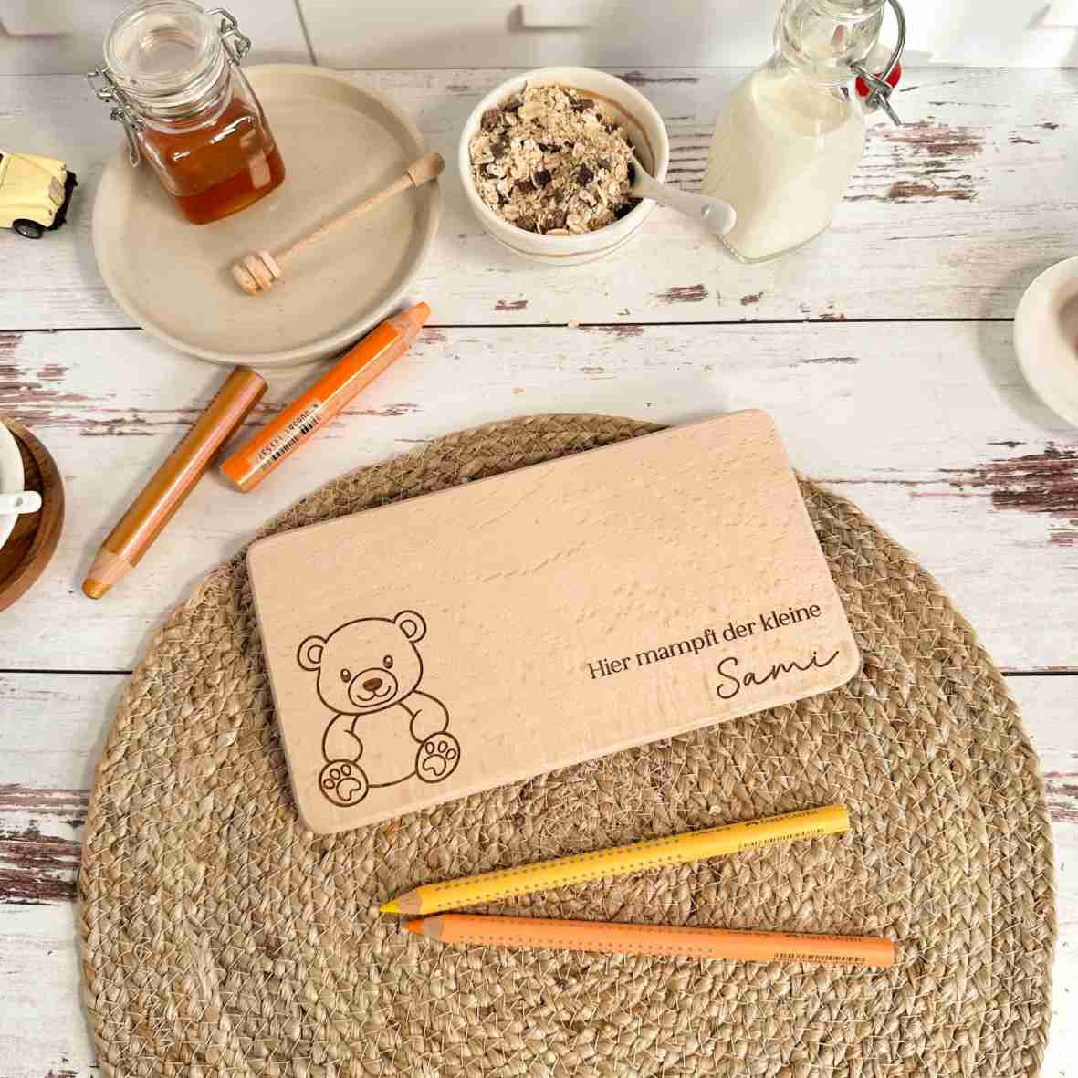 Bären-Frühstücksbrett aus Buchenholz personalisiert