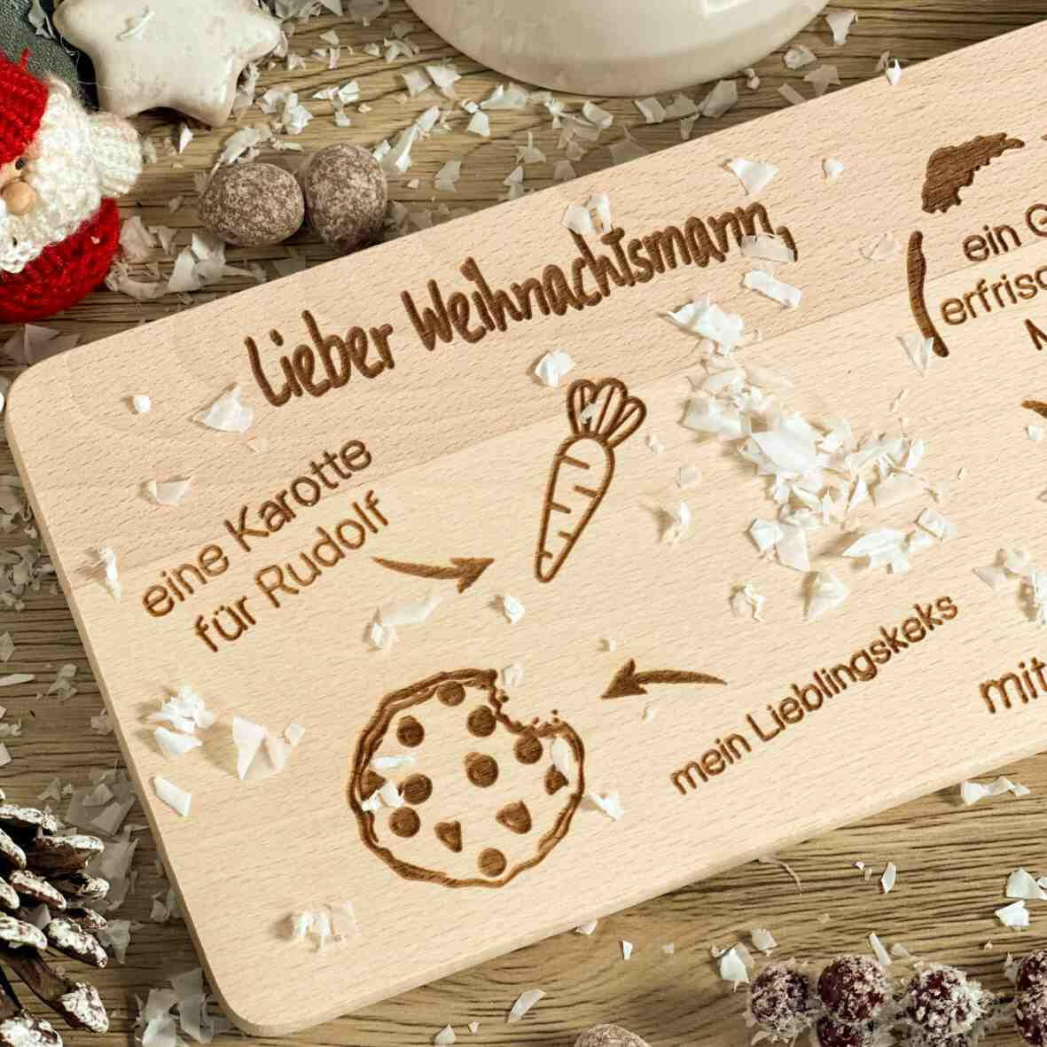 Personalisiertes Frühstücksbrettchen Lieber Weihnachtsmann, Kapellenform.