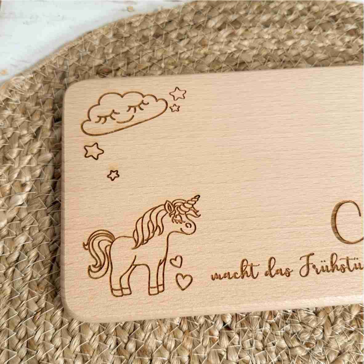 Personalisierte Einhorn Frühstücksbrettchen aus Buchenholz mit Name