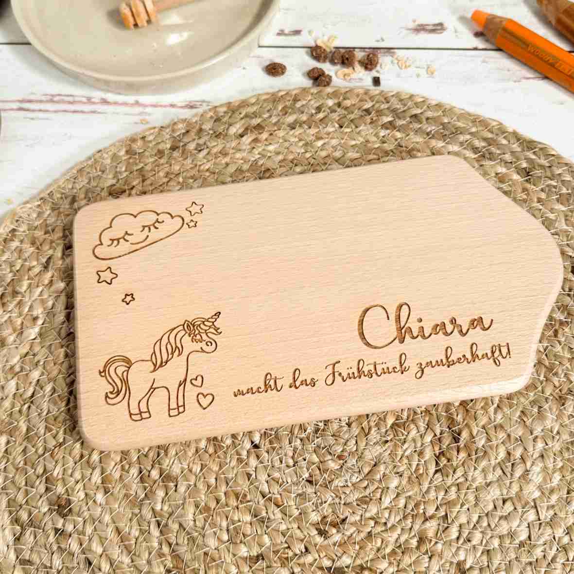 Personalisierte Einhorn Frühstücksbrettchen aus Buchenholz mit Name