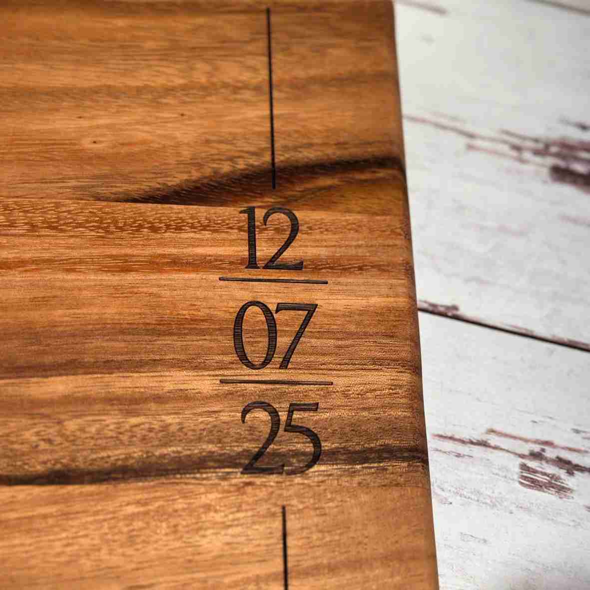 Personalisiertes Schneidebrett Stirnholz Hochzeit 2025 (8)