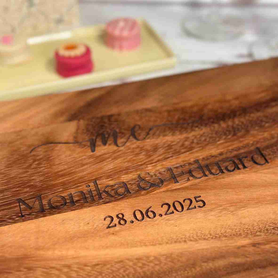 Schneidebrett Akazie Initialen – personalisiert