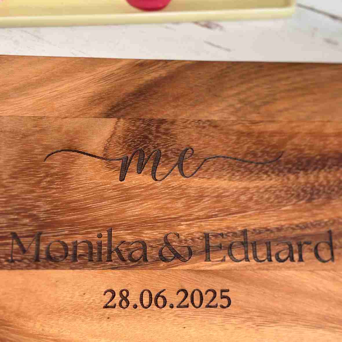 Schneidebrett Akazie Initialen – personalisiert