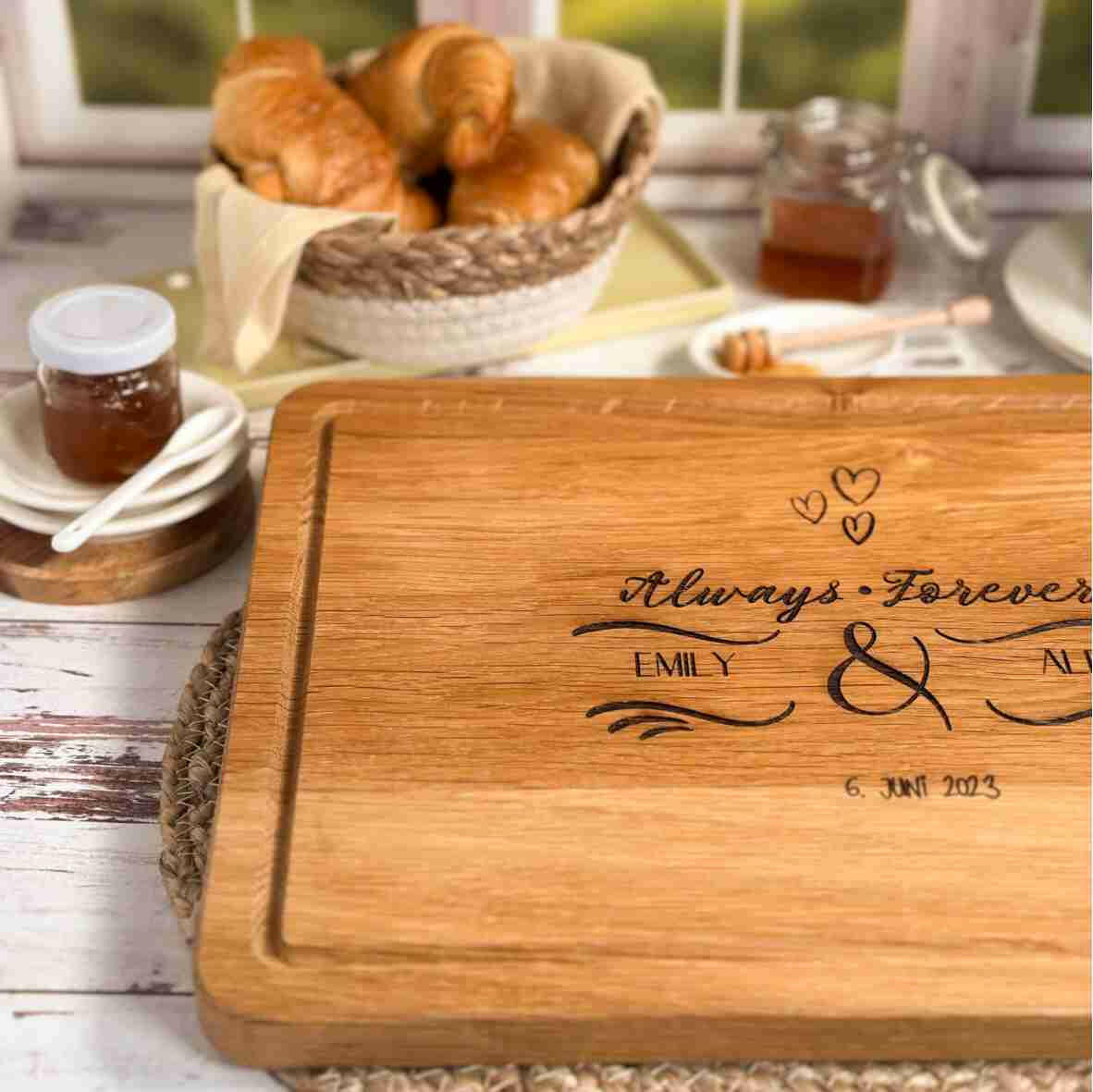 Personalisiertes Schneidebrett Eiche Always Forever (1).