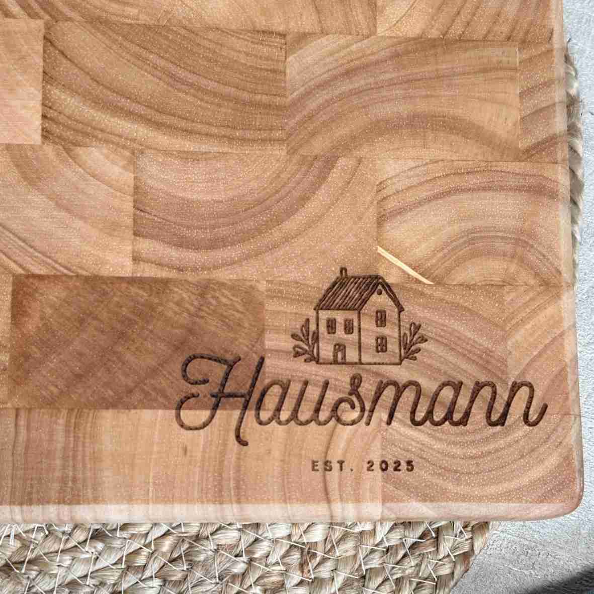 Personalisierte Stirnholz Schneidebrett Hausgravur