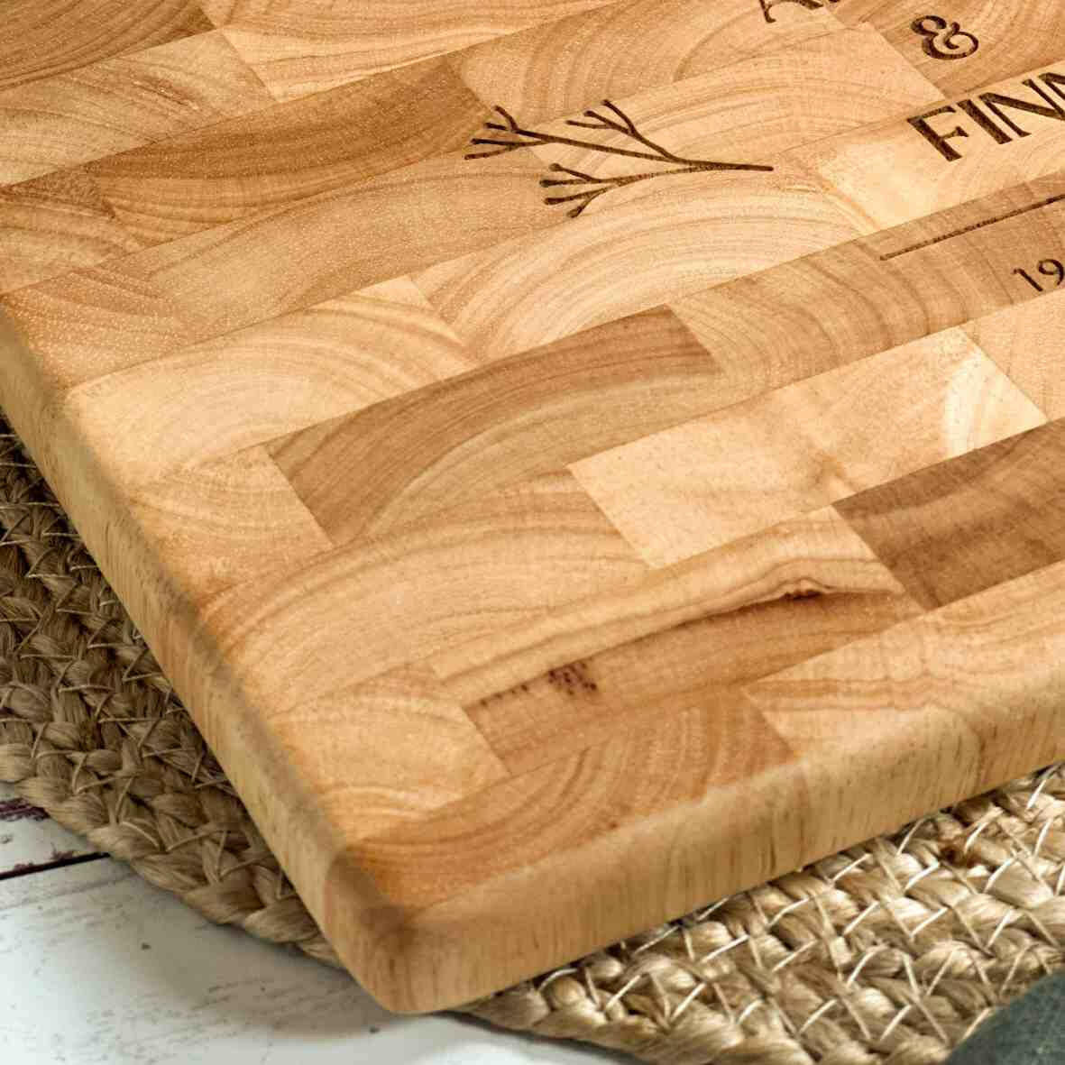 Personalisiertes Schneidebrett Stirnholz Hochzeit 2025 (1).