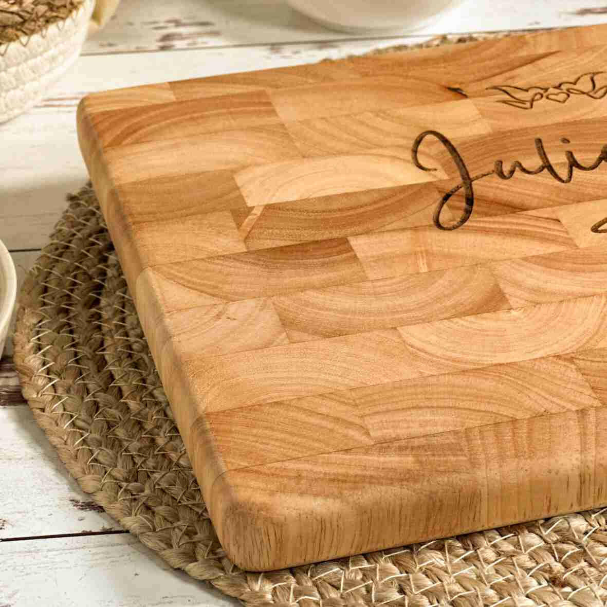 Personalisiertes Schneidebrett Stirnholz Hochzeit 2025 (2).