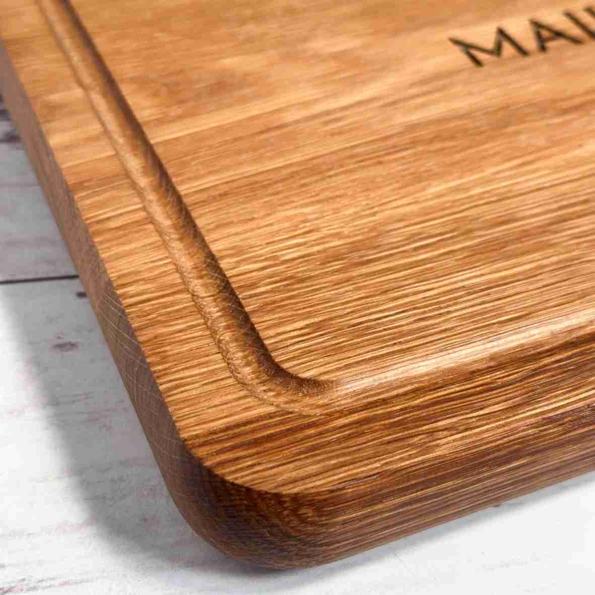 Personalisiertes Eichen-Schneidebrett mit Herz