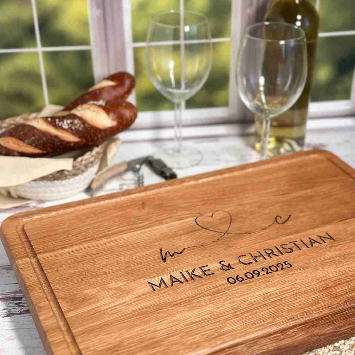 Personalisiertes Eichen-Schneidebrett mit Herz