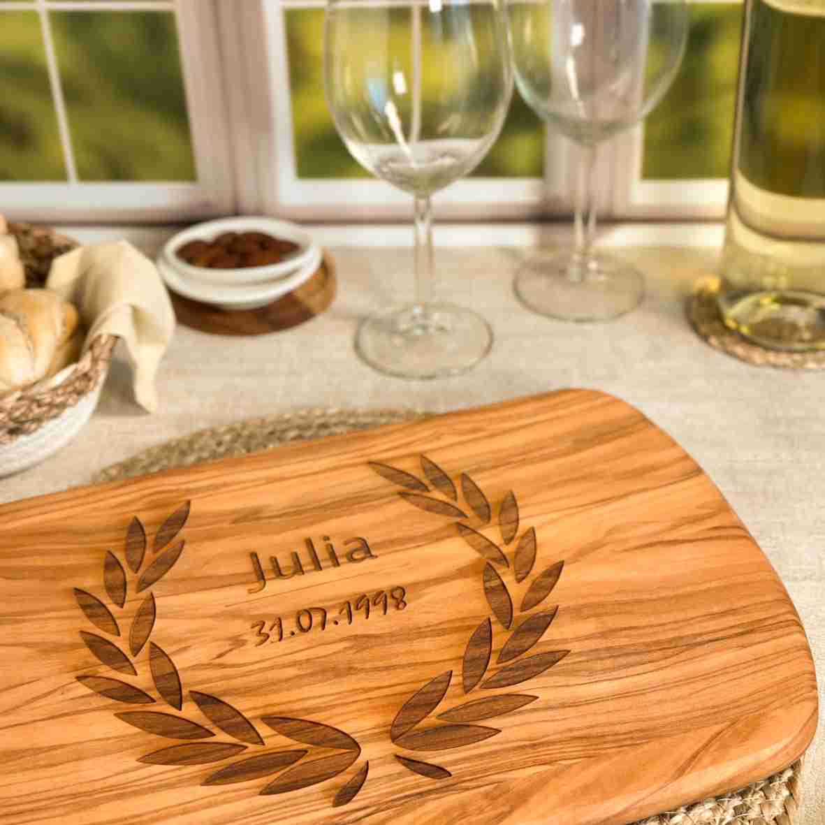 Schneidebrett Olivenholz Lorbeer – personalisiert