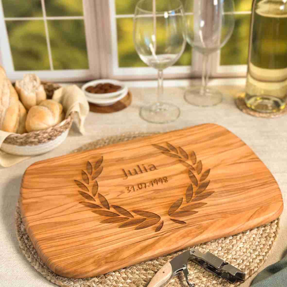 Schneidebrett Olivenholz Lorbeer – personalisiert