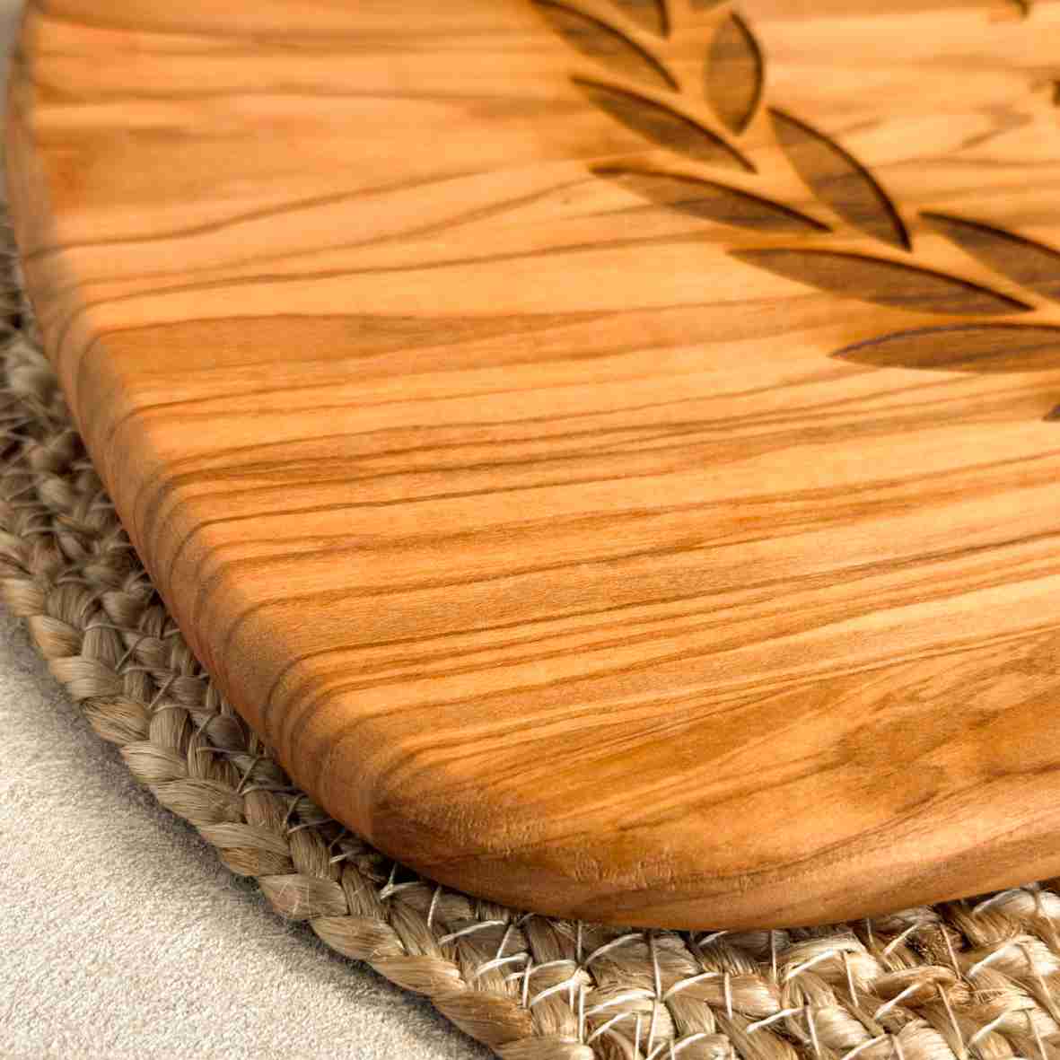 Schneidebrett Olivenholz Lorbeer – personalisiert