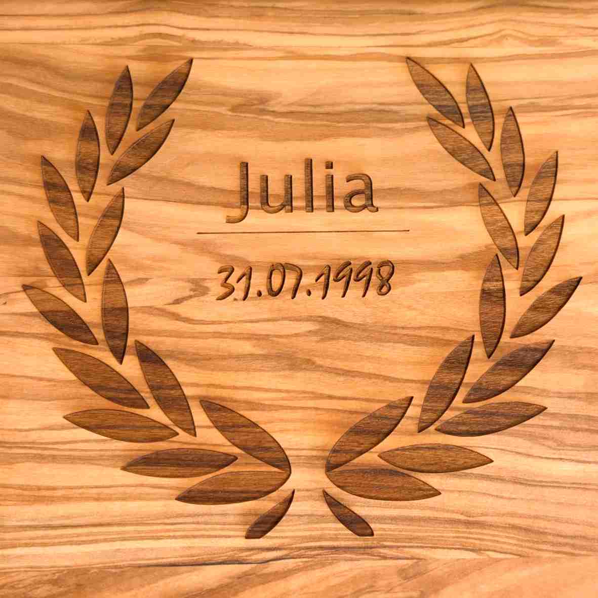 Schneidebrett Olivenholz Lorbeer – personalisiert