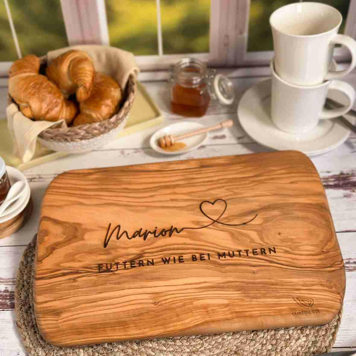 Personalisiertes Schneidebrett Olive Name, Herz und Spruch.