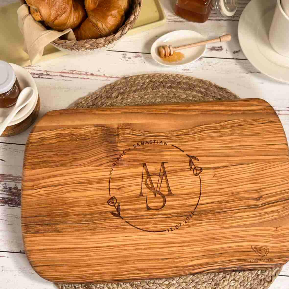 Personalisiertes Schneidebrett Olive Wedding Day 3.