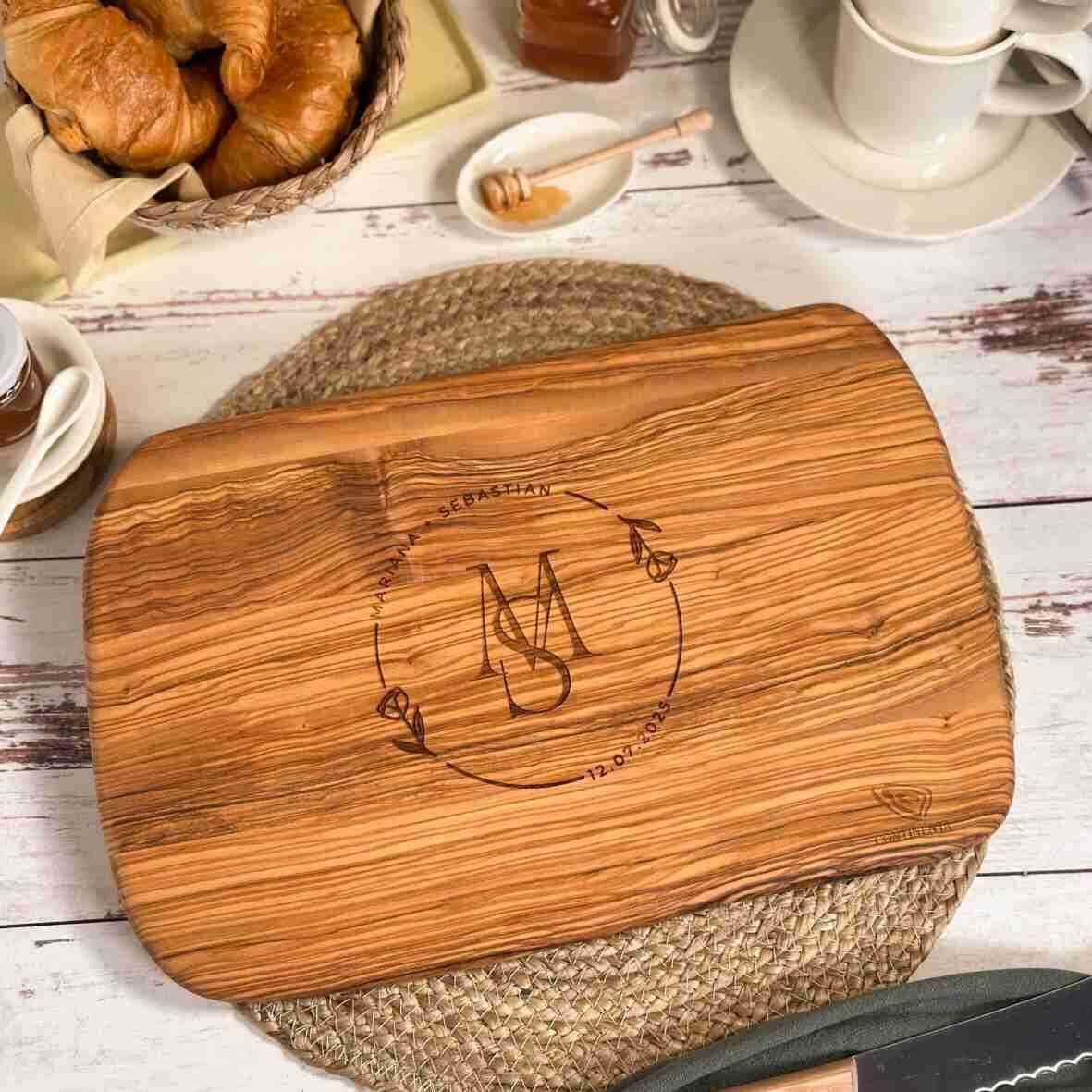 Personalisiertes Schneidebrett Olive Wedding Day 3.