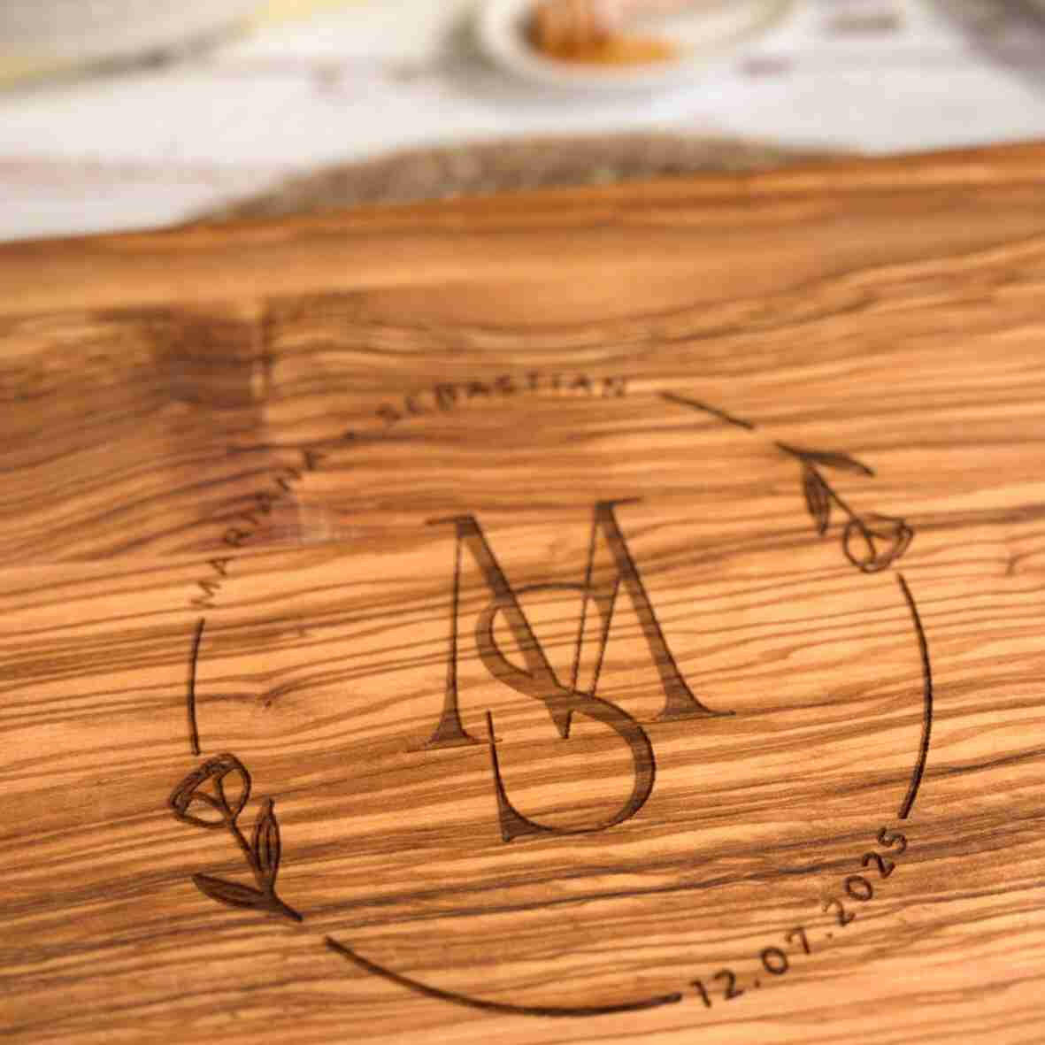 Personalisiertes Schneidebrett Olive Wedding Day 3.