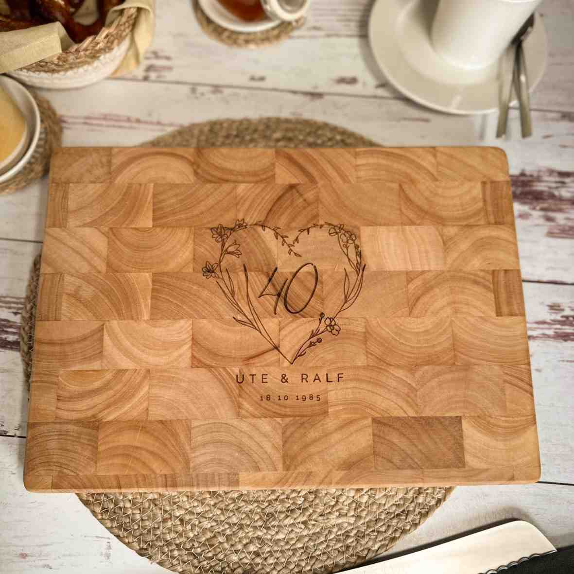 Stirnholz Schneidebrett Gravur Jubiläum