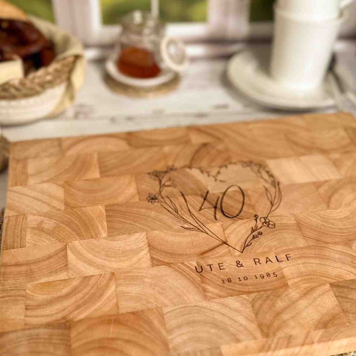 Stirnholz Schneidebrett Gravur Jubiläum