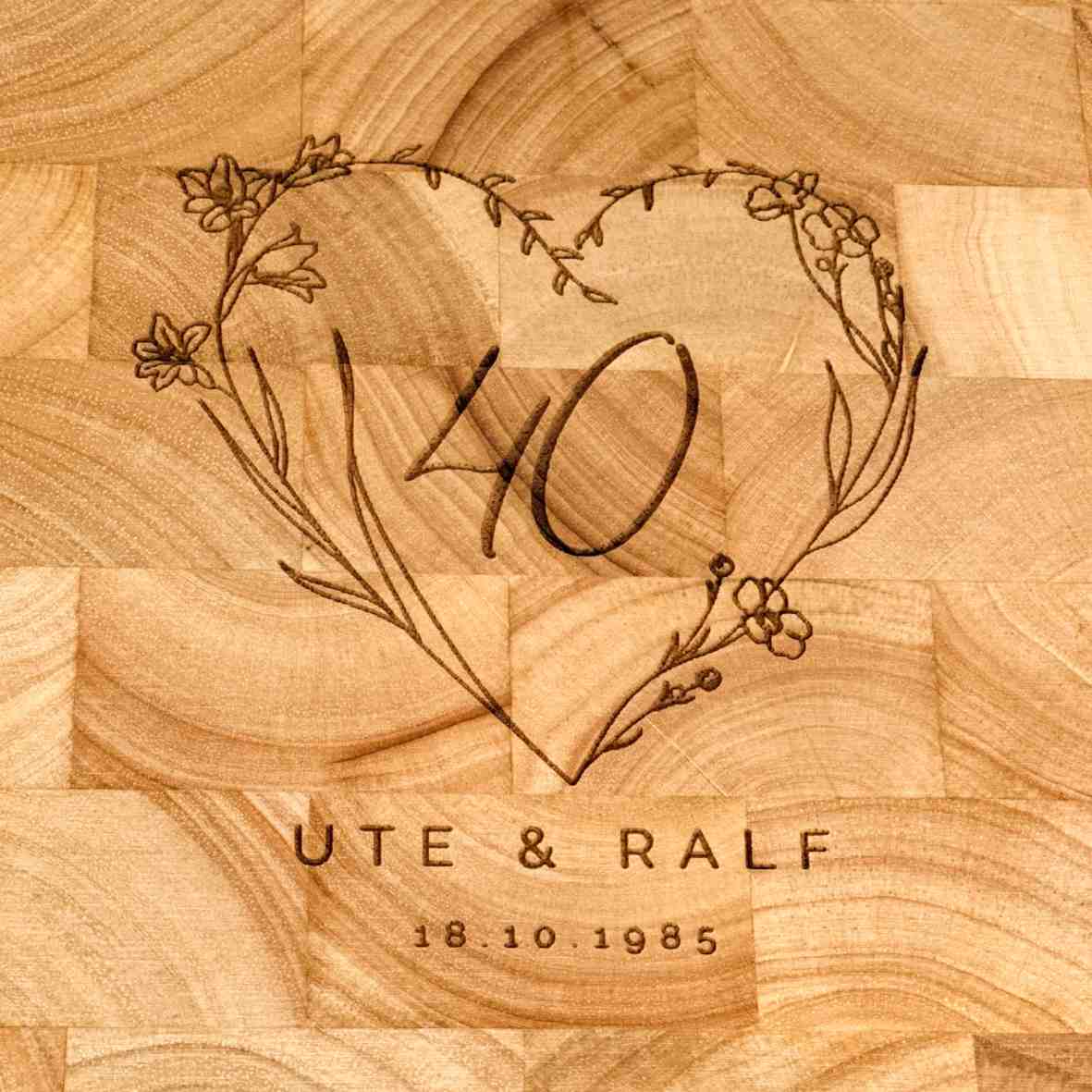 Stirnholz Schneidebrett Gravur Jubiläum