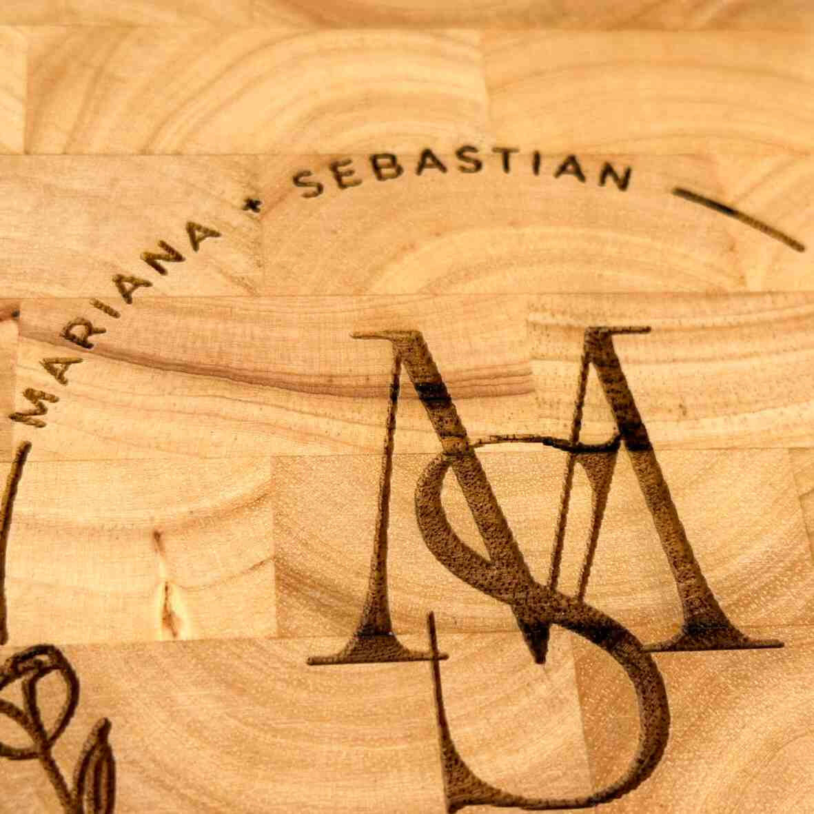 Personalisiertes Schneidebrett Stirnholz Wedding Day 3.