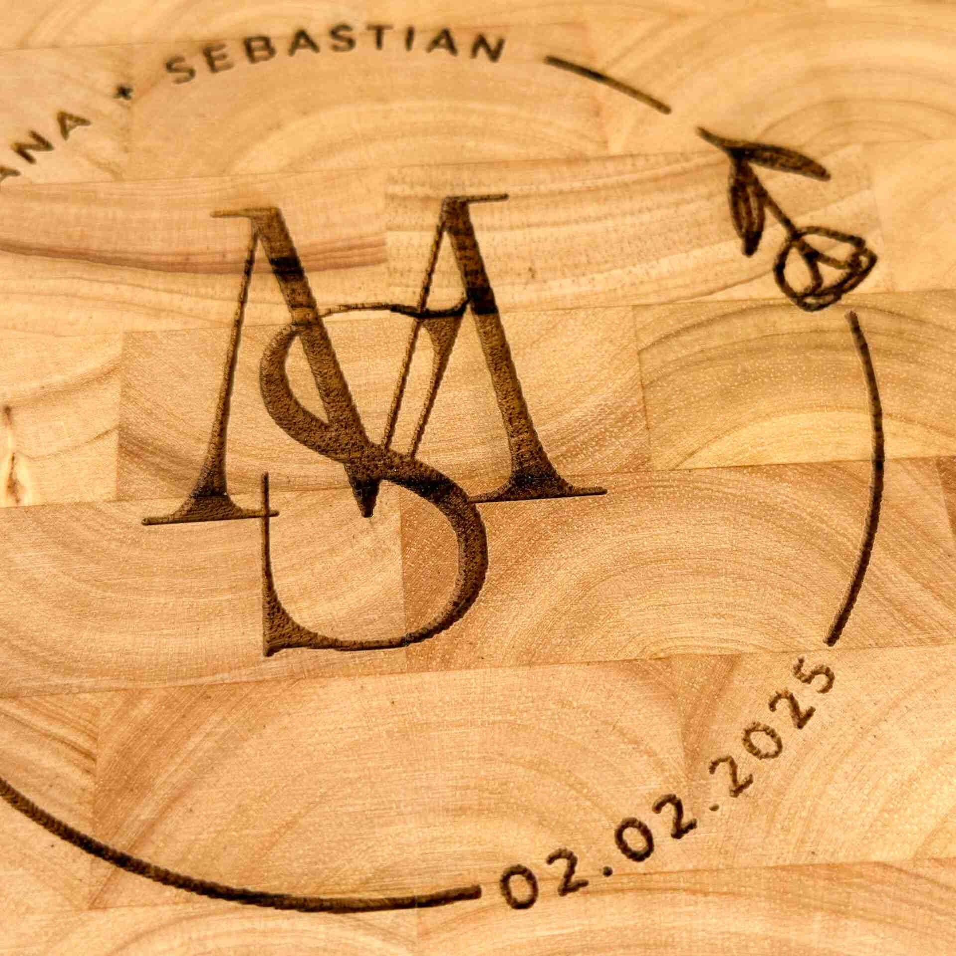 Personalisiertes Schneidebrett Stirnholz Wedding Day 3.