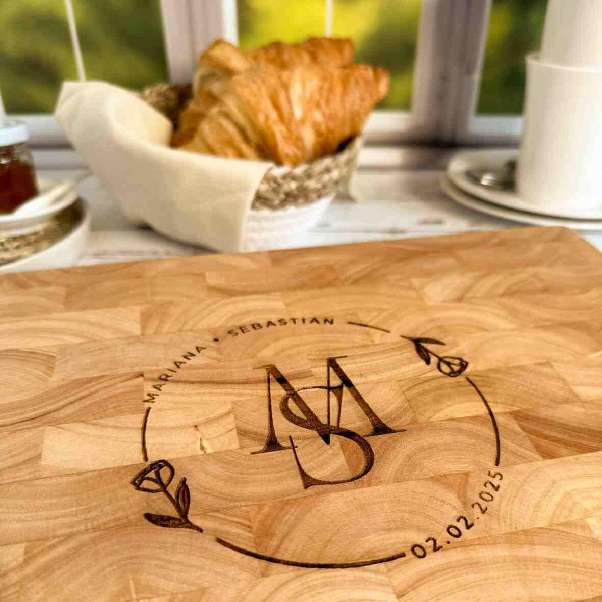 Personalisiertes Schneidebrett Stirnholz Wedding Day 3.