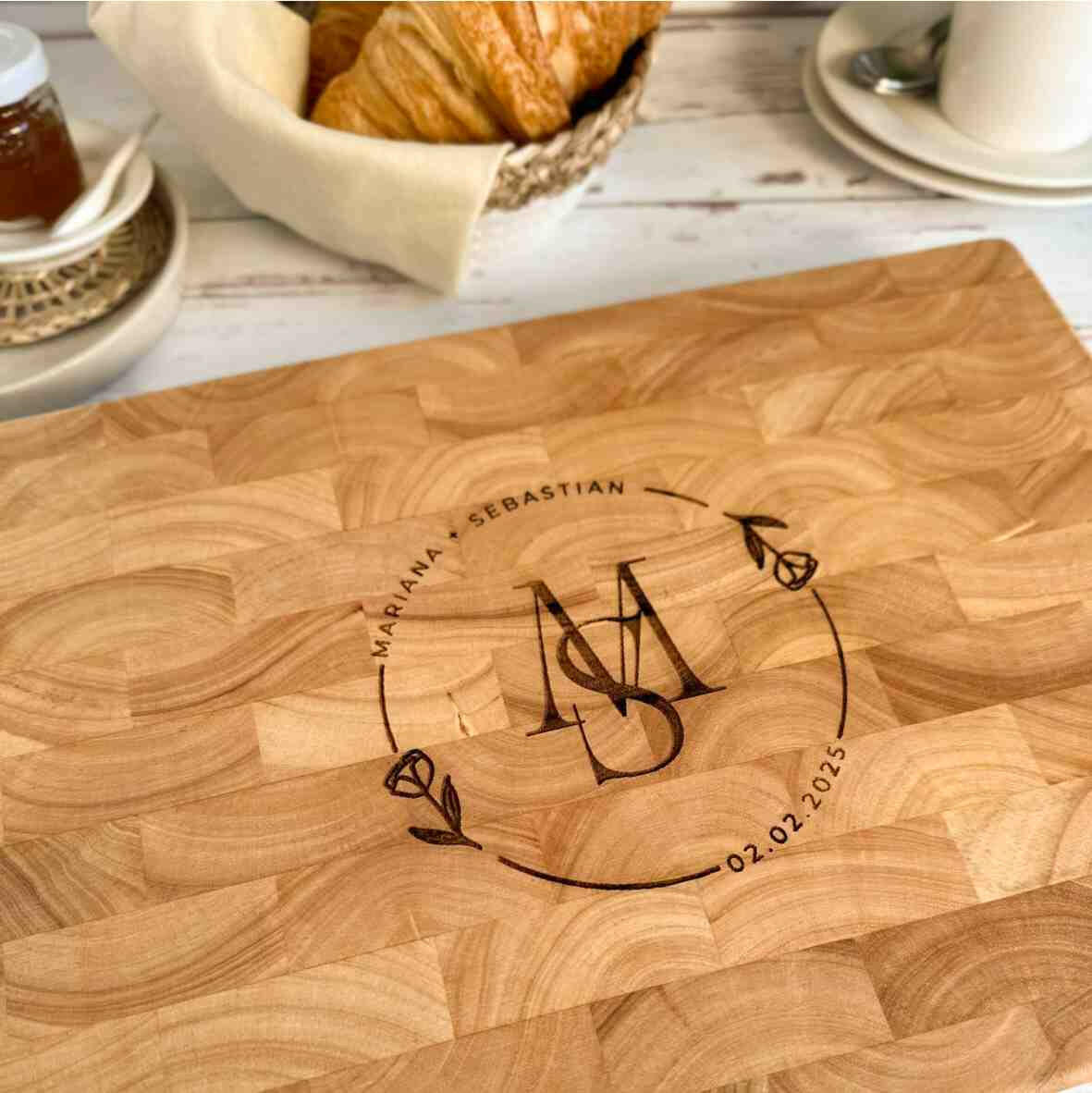 Personalisiertes Schneidebrett Stirnholz Wedding Day 3.