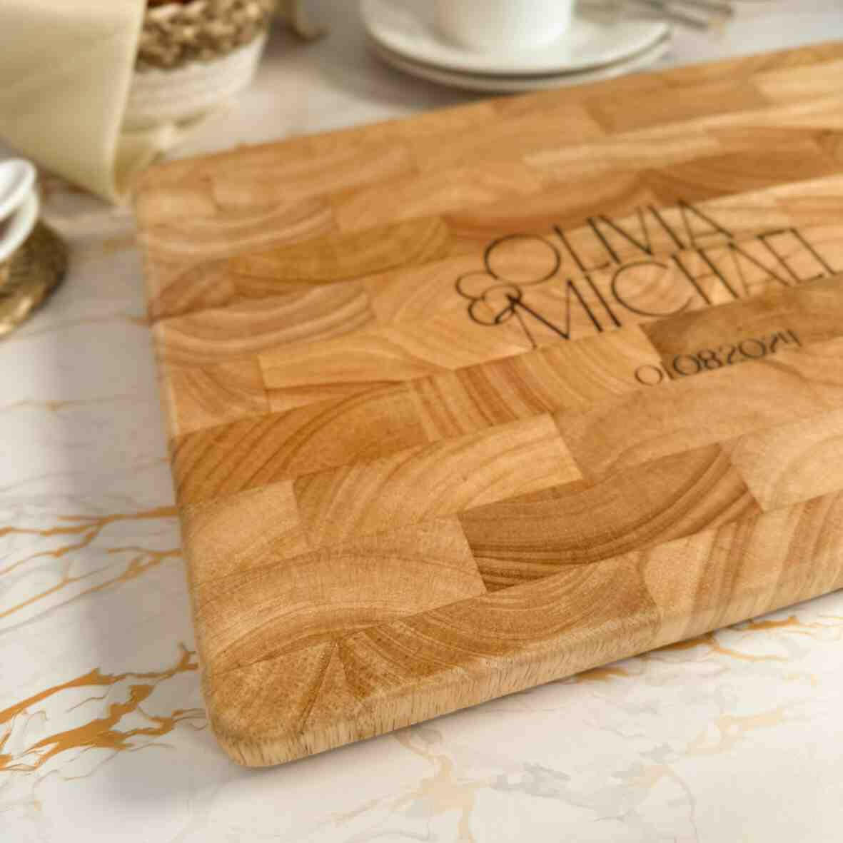 Personalisiertes Schneidebrett Stirnholz Wedding Day 4.