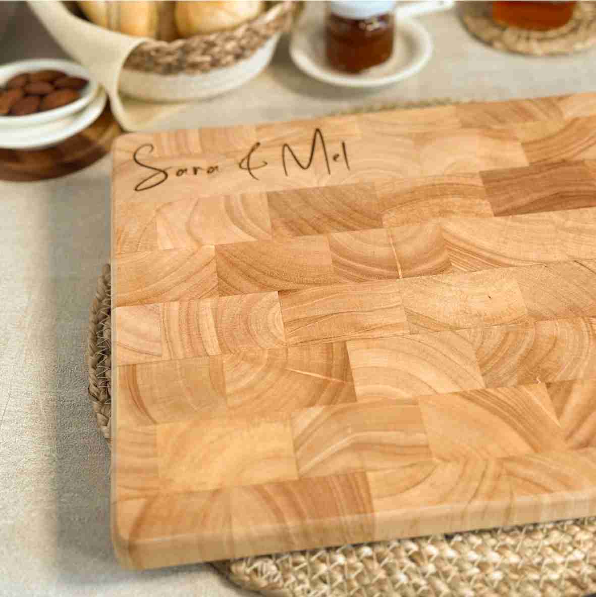 Schneidebrett Stirnholz – personalisiert