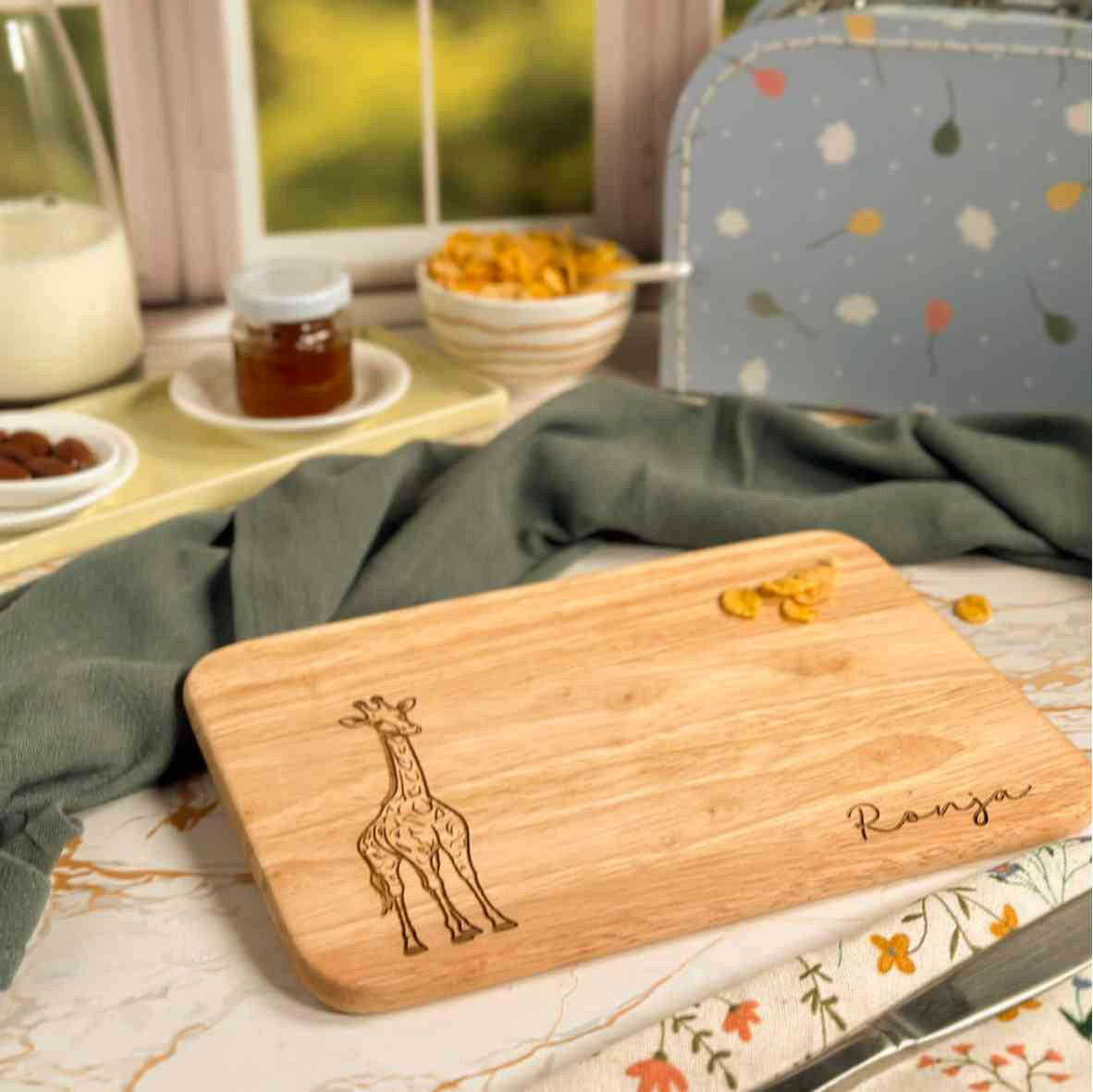 Personalisiertes Frühstücksbrettchen Giraffe.