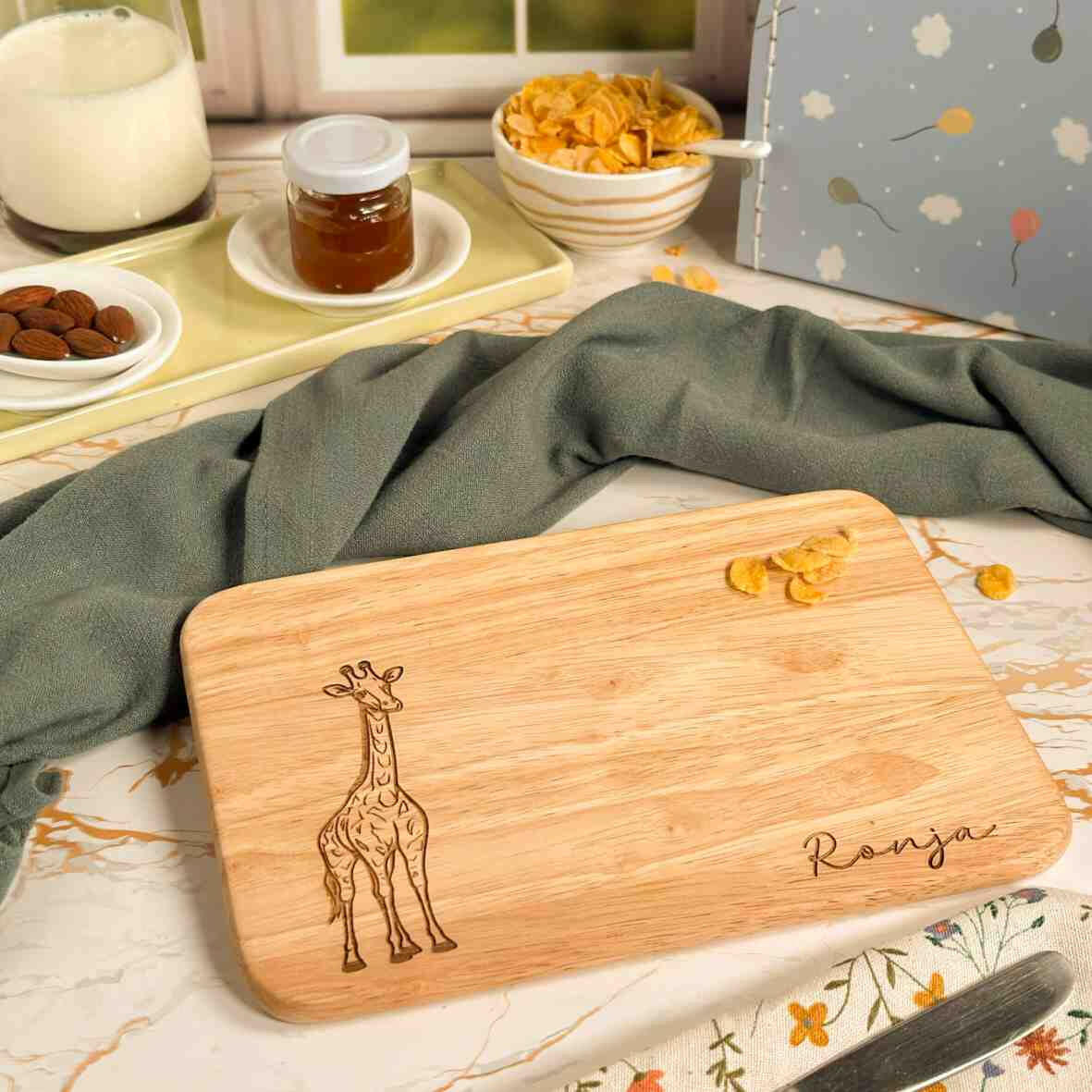 Personalisiertes Frühstücksbrettchen Giraffe.