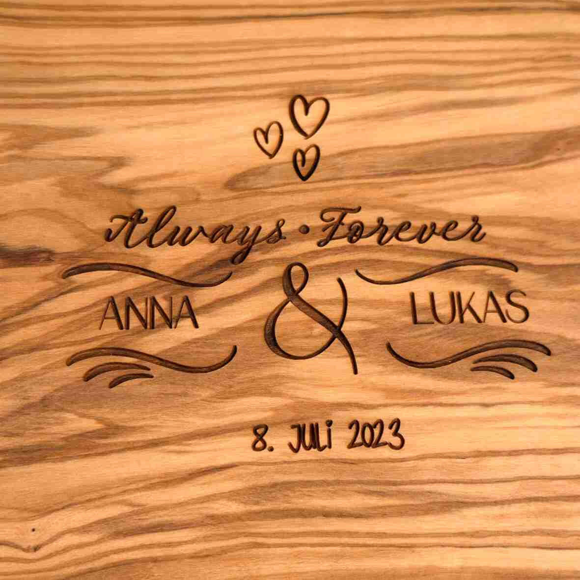 Personalisiertes Schneidebrett Olive Always & Forever.